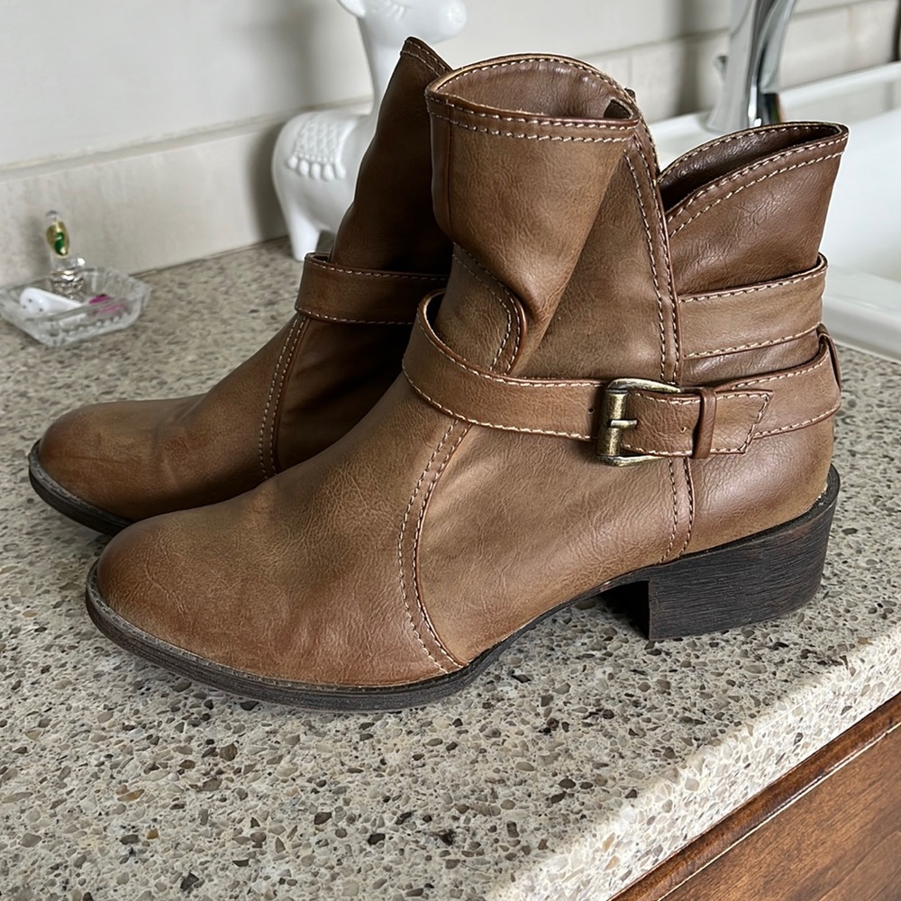 *cute* brown boots